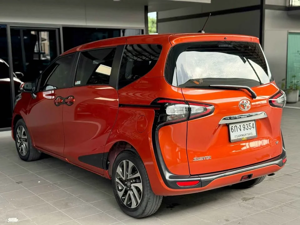 2016 Toyota Sienta II 3