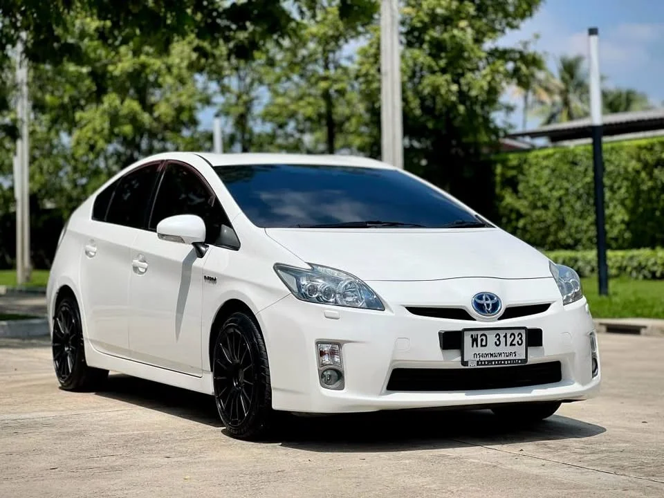 2011 Toyota Prius III 3