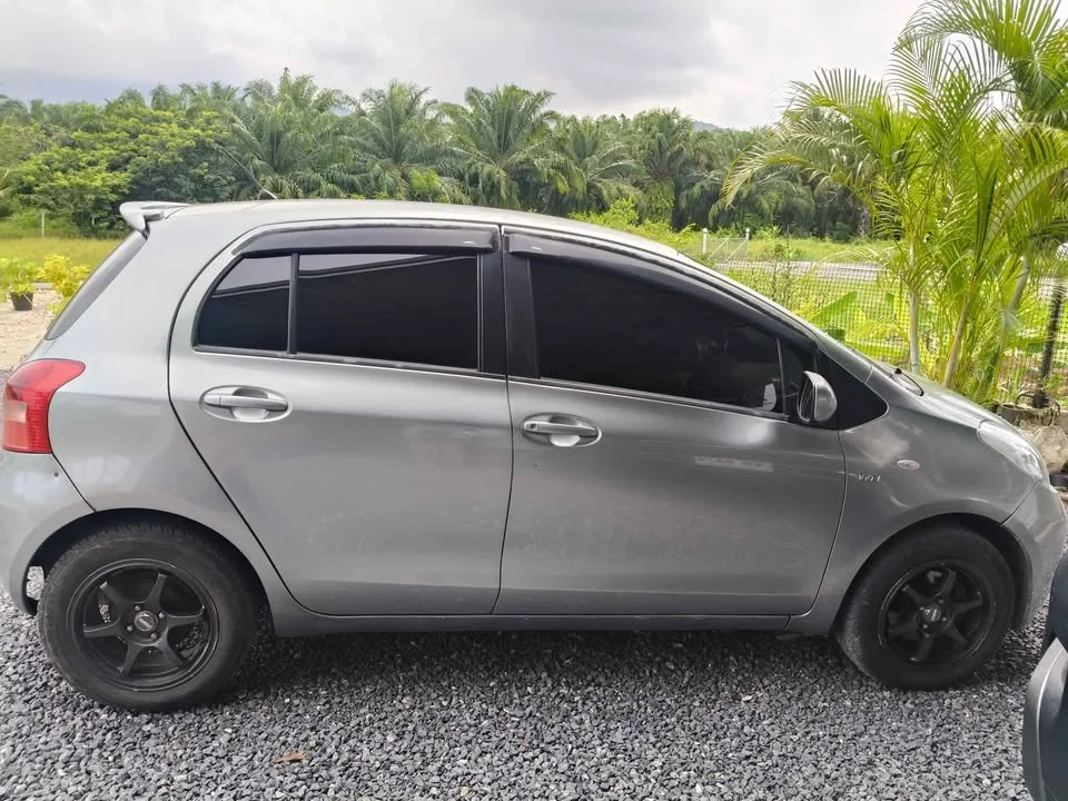2006 Toyota Yaris II 2