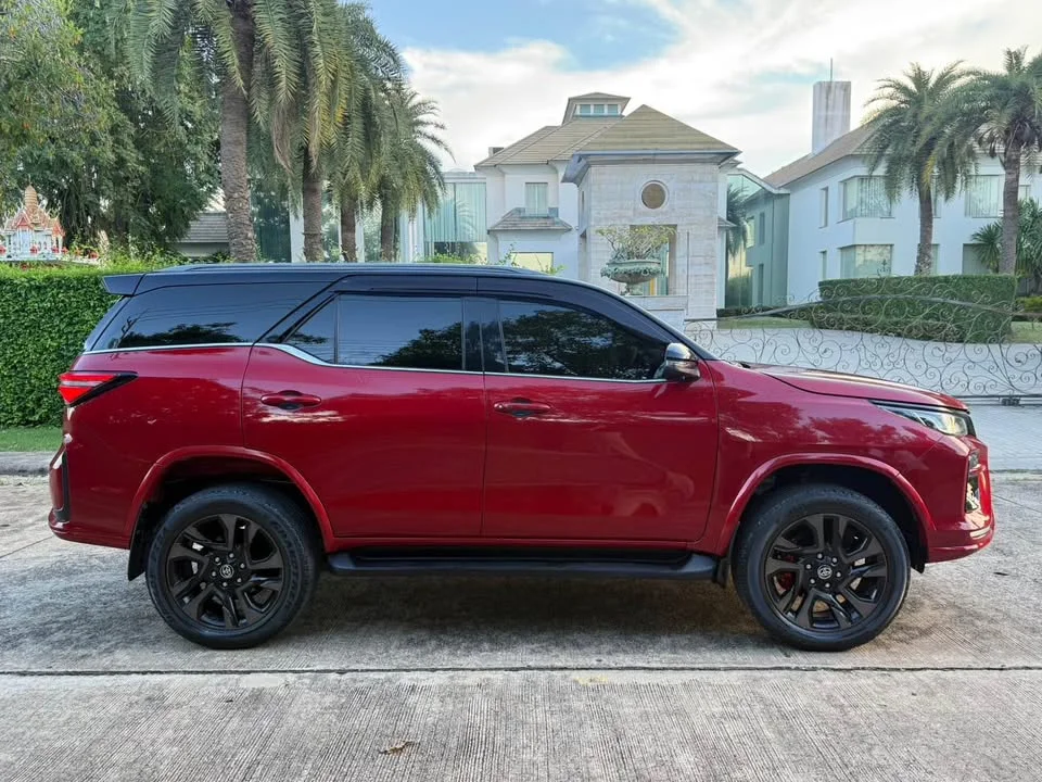 2025 Toyota Fortuner II 3