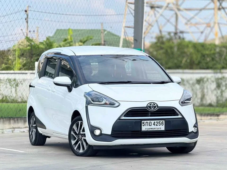 2017 Toyota Sienta II 2