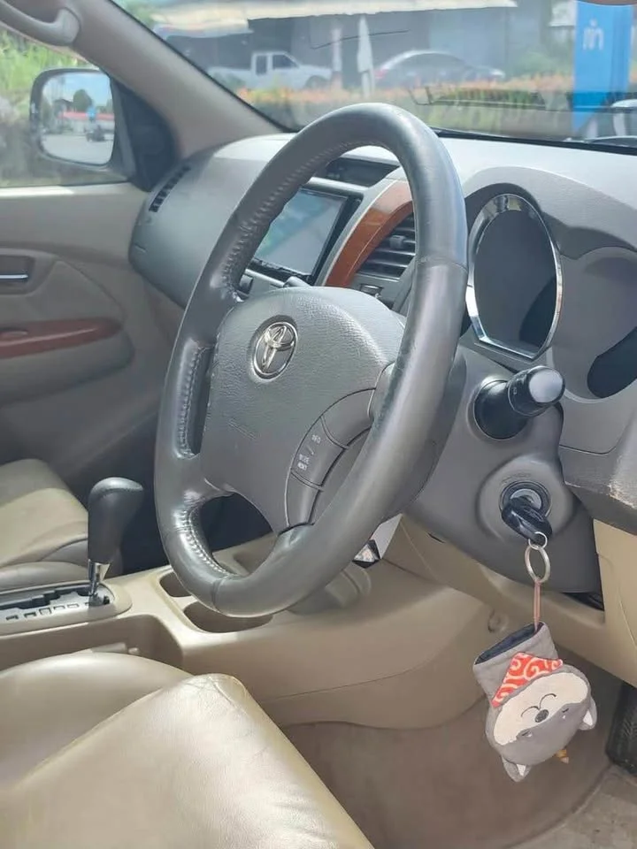 2011 Toyota Fortuner I 3