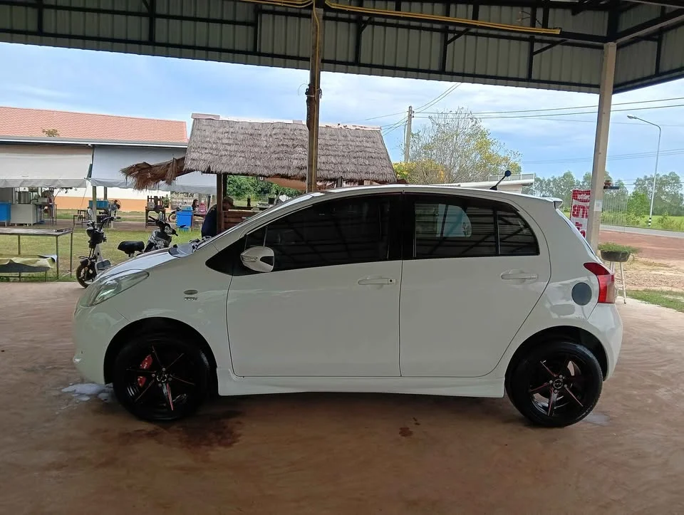 2008 Toyota Yaris II 2