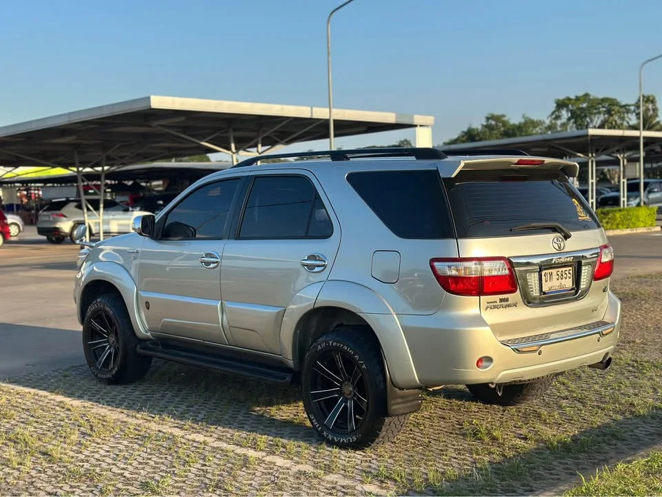 2010 Toyota Fortuner I 2