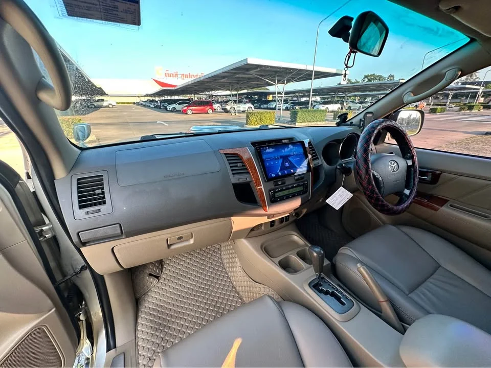 2010 Toyota Fortuner I 3