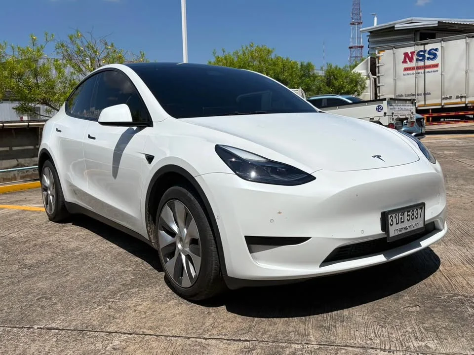 2023 Tesla Model Y 3