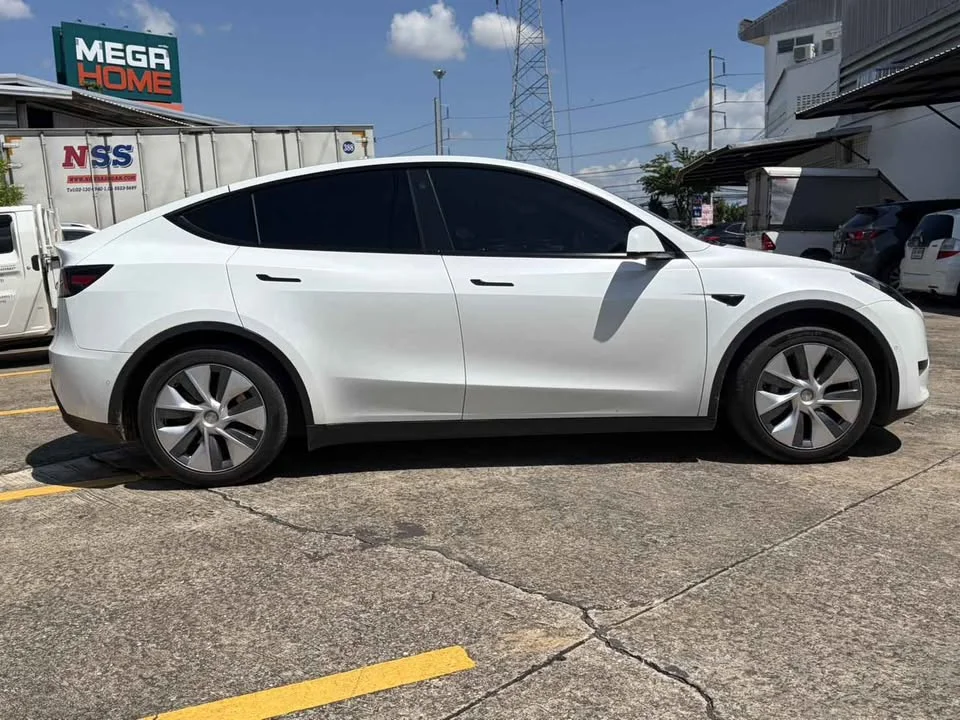 2023 Tesla Model Y 3
