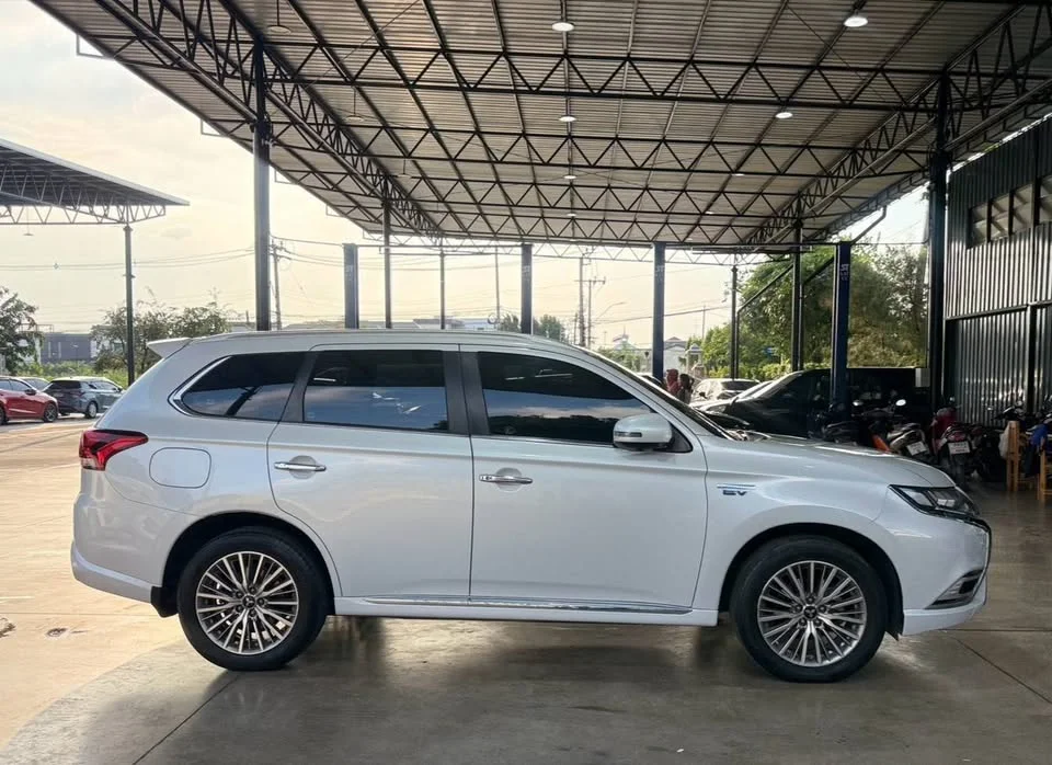 2021 Mitsubishi Outlander III 2