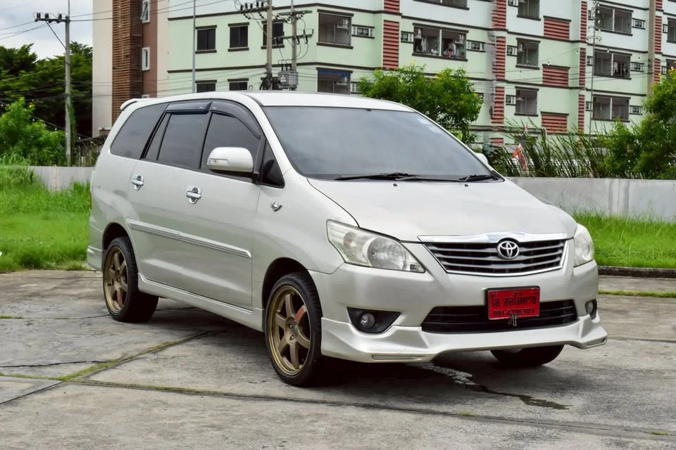 2013 Toyota Innova I 2