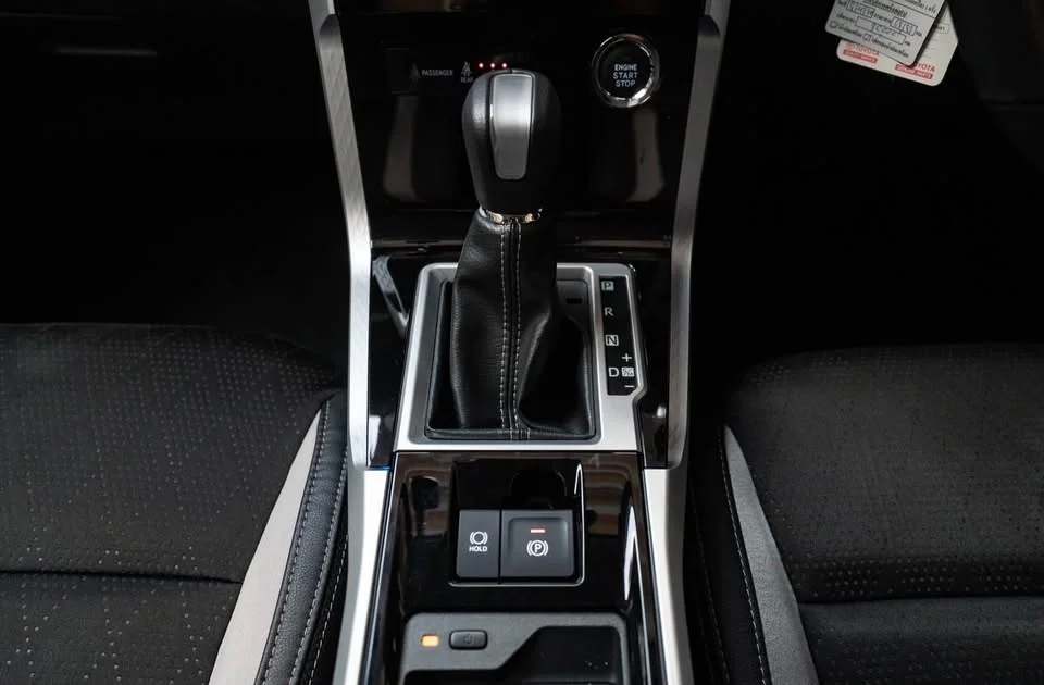 2023 Toyota Veloz III 2