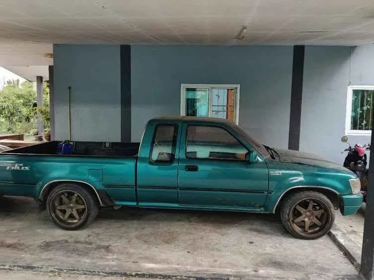 1980 Toyota Hilux Mighty-X V 3