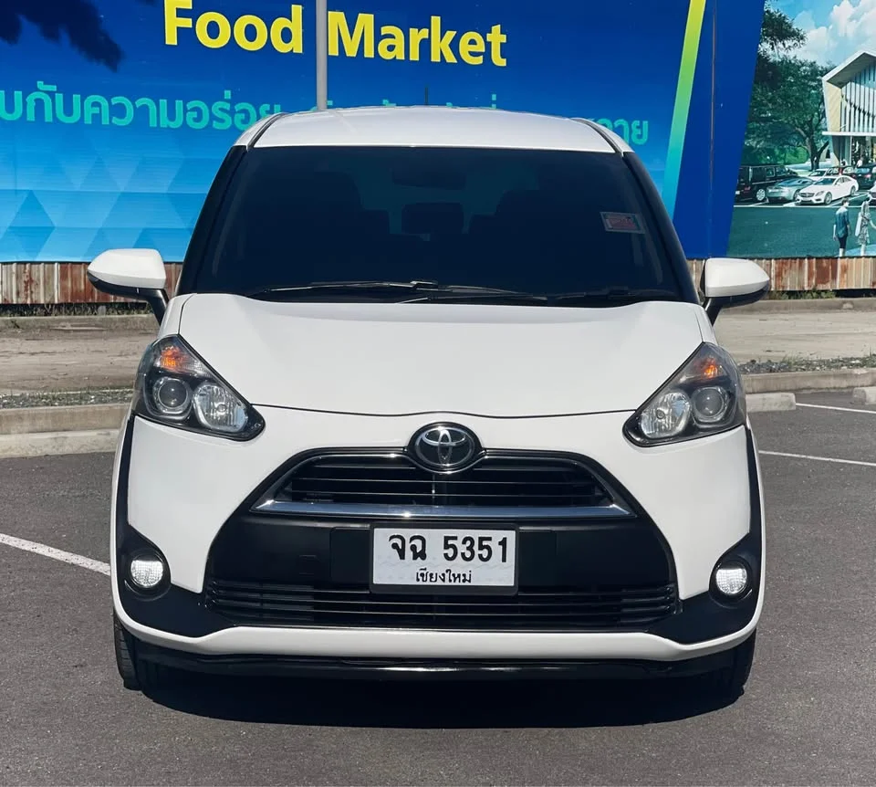 2017 Toyota Sienta II 3