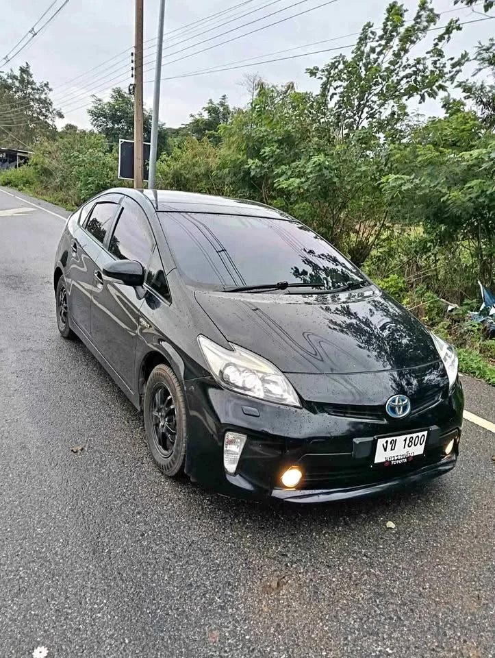 2013 Toyota Prius III 2