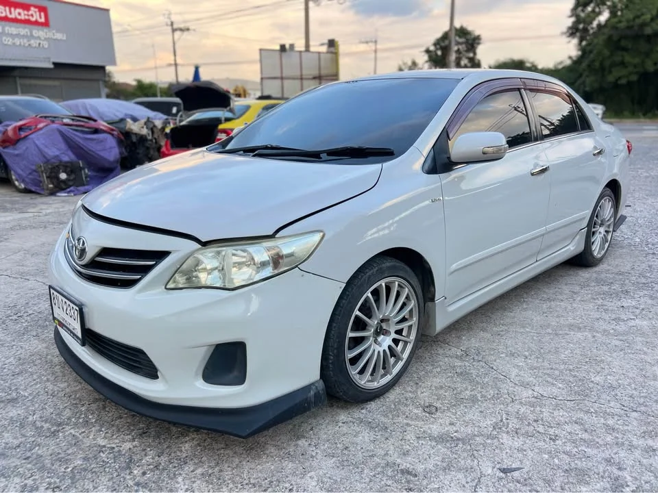 2013 Toyota Corolla Altis X (E140) 3