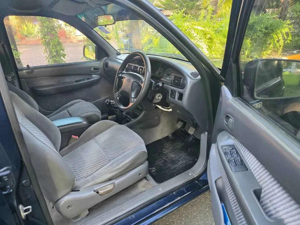 2000 Mazda 2500 Fighter V 3