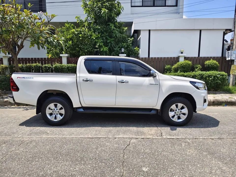 2020 Toyota Hilux VIII 2