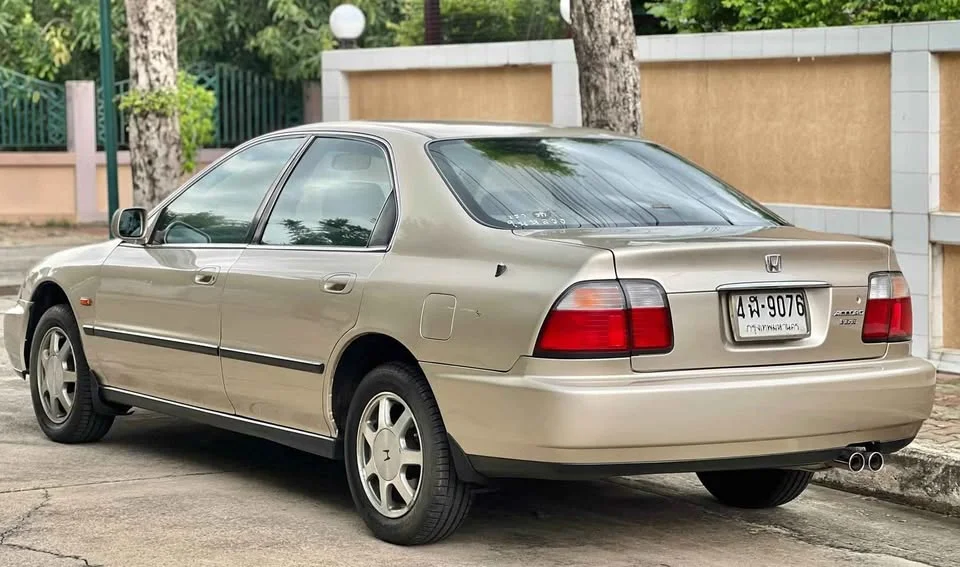 1995 Honda Accord V 2