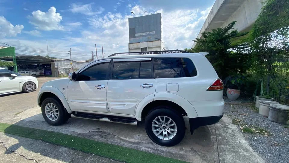 2012 Mitsubishi Pajero Sport II 2