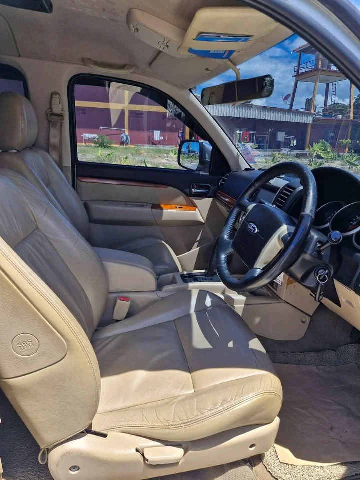 2010 Ford Everest I 3