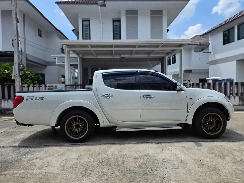 2014 Mitsubishi Triton IV 2