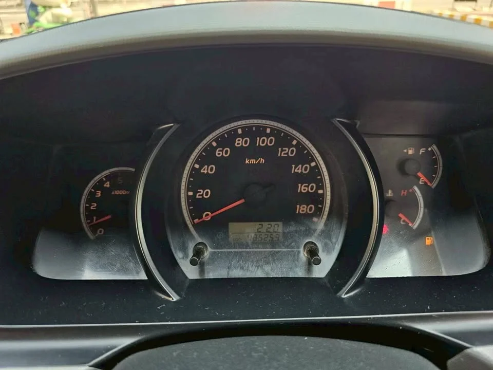 2009 Toyota HiAce V (H200) 2