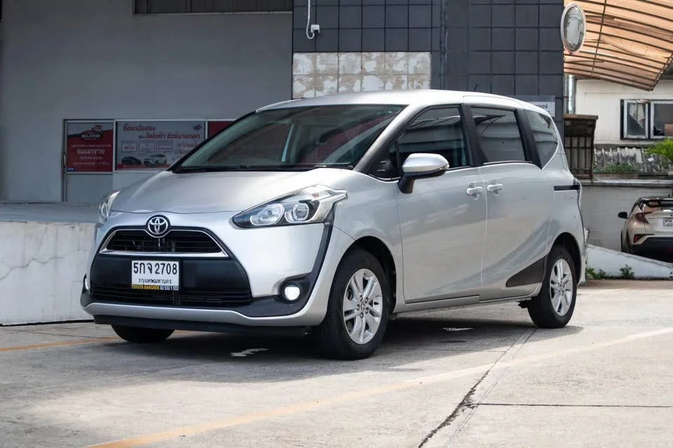 2016 Toyota Sienta II 3