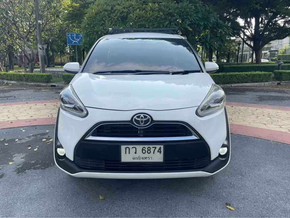 2018 Toyota Sienta II 2