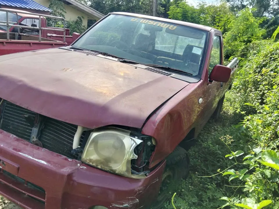 1999 Nissan Frontier I 3