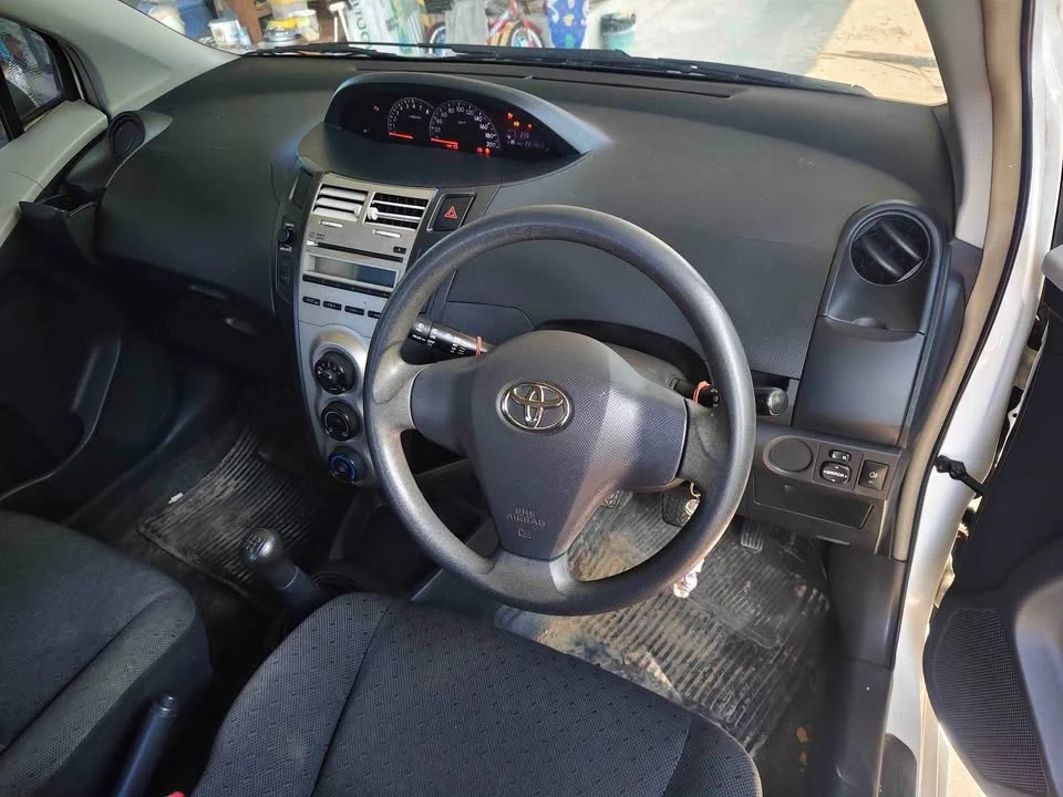 2010 Toyota Yaris II 2