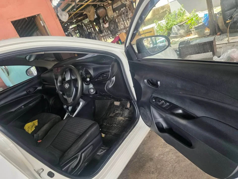 2017 Toyota Yaris ATIV III 2