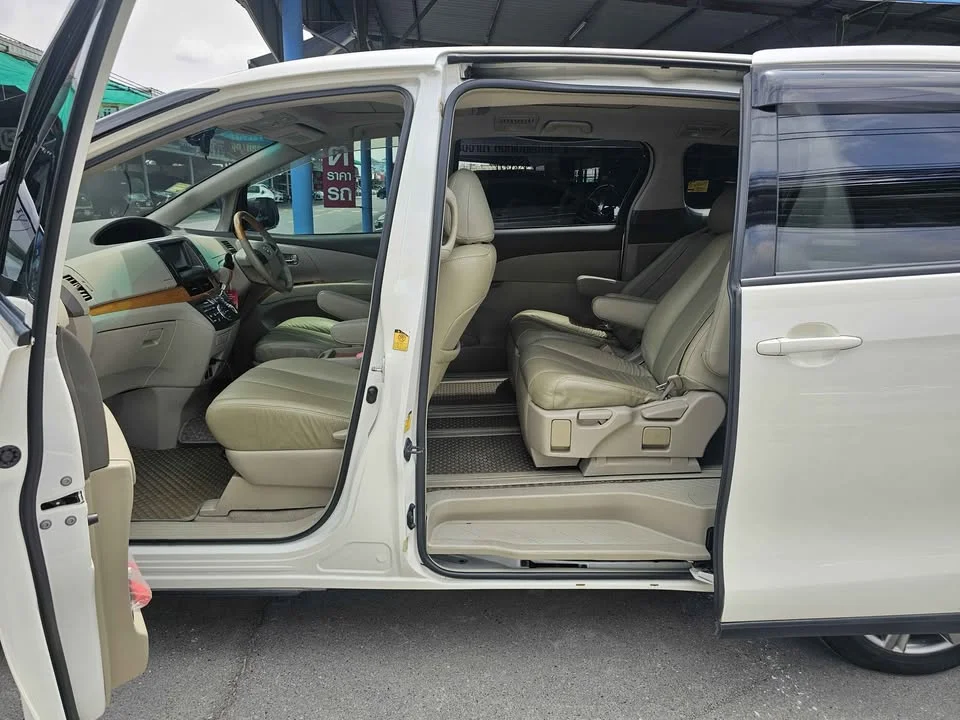 2011 Toyota Estima III 2