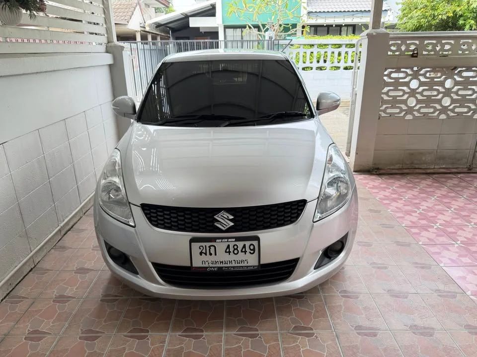 2012 Suzuki Swift II 3