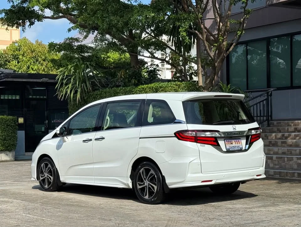 2016 Honda Odyssey V 2