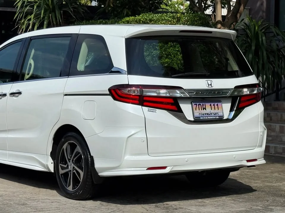 2016 Honda Odyssey V 2