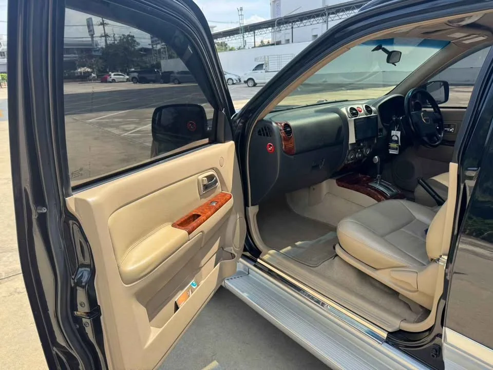 2007 Isuzu MU-7 2