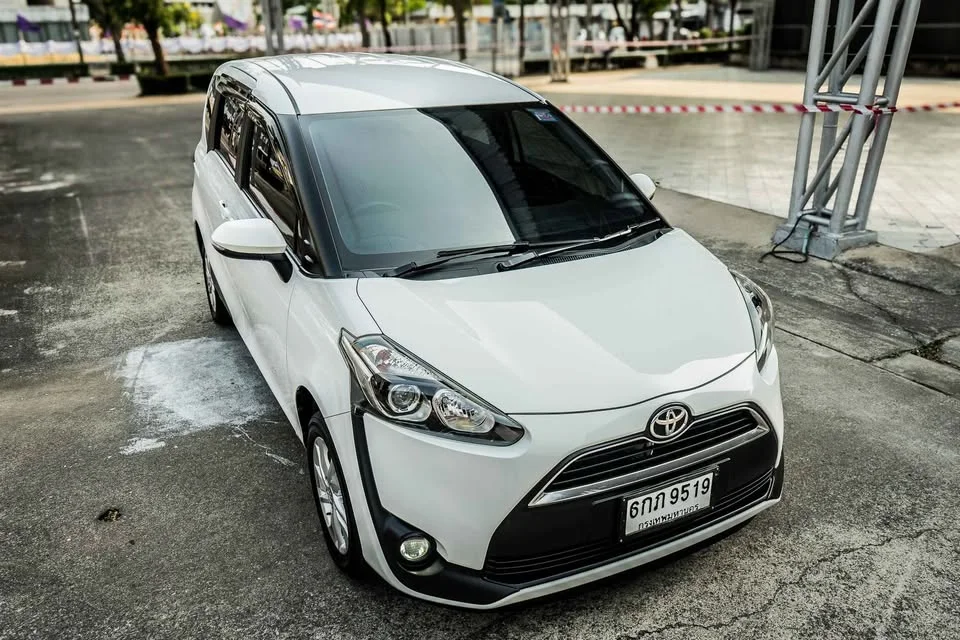 2018 Toyota Sienta II 2
