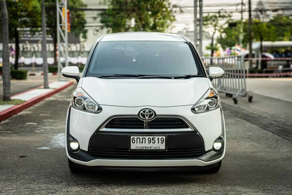 2018 Toyota Sienta II 3