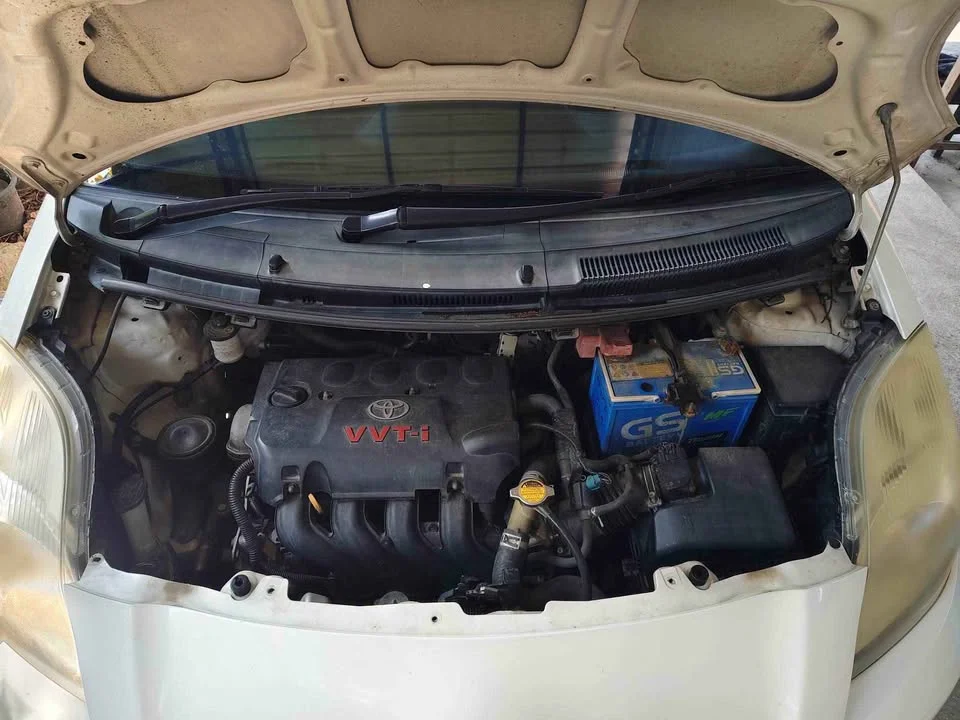 2010 Toyota Yaris II 3