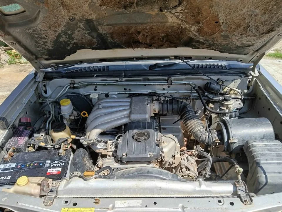2002 Nissan Frontier I 3