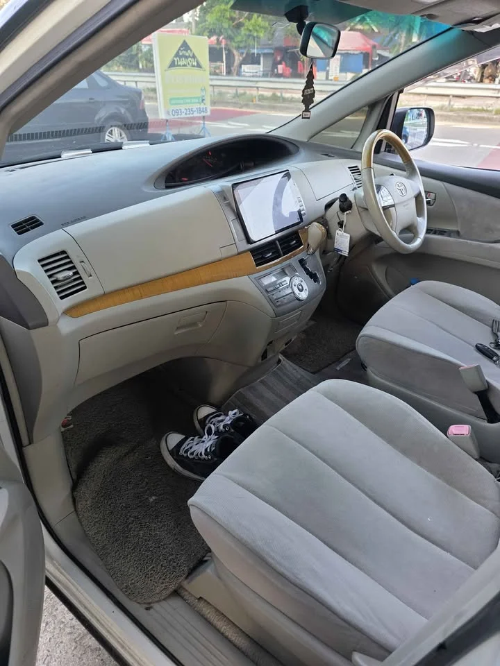2013 Toyota Estima III 2