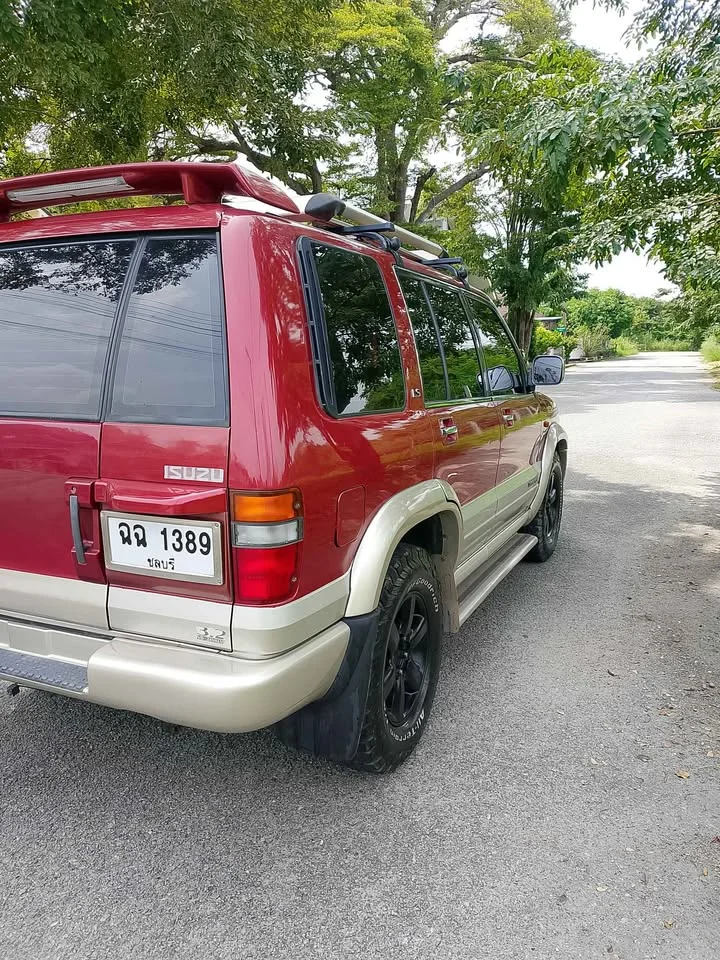 1998 Isuzu Trooper II 2