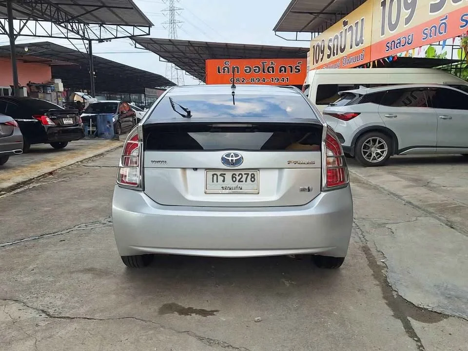 2012 Toyota Prius III 2