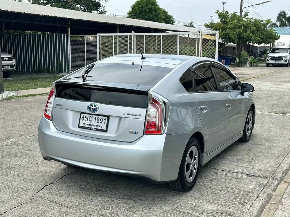 2012 Toyota Prius III 2