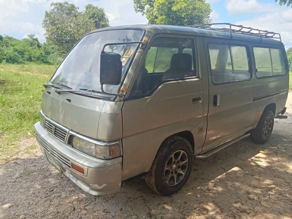 1998 Nissan Urvan IV (E24) 3