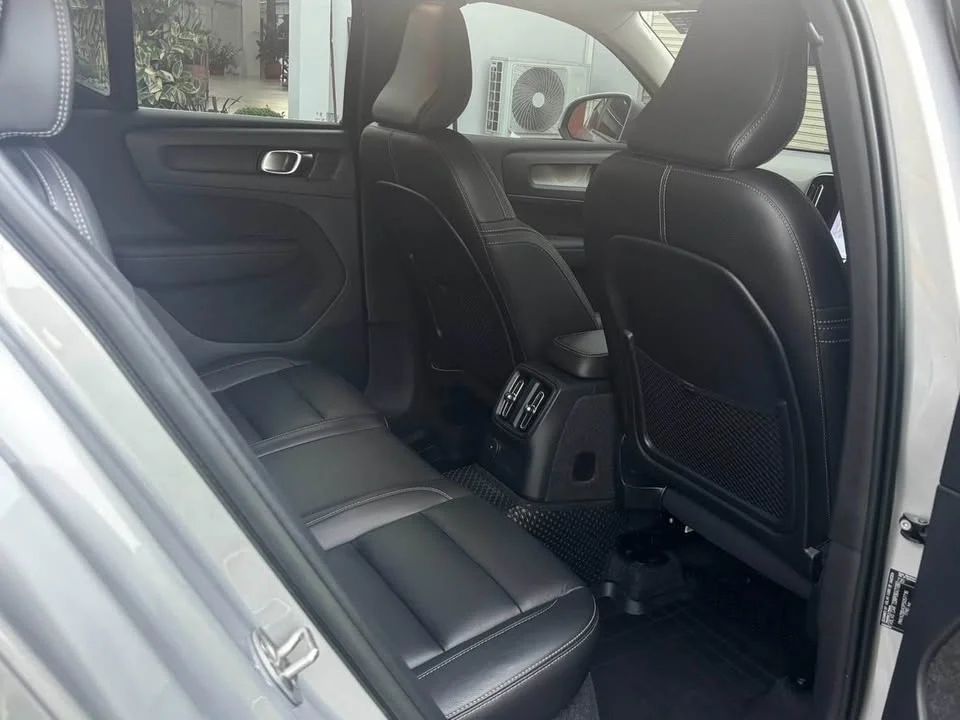 2023 Volvo XC40 3