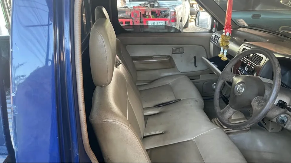 Nissan Frontier I 2