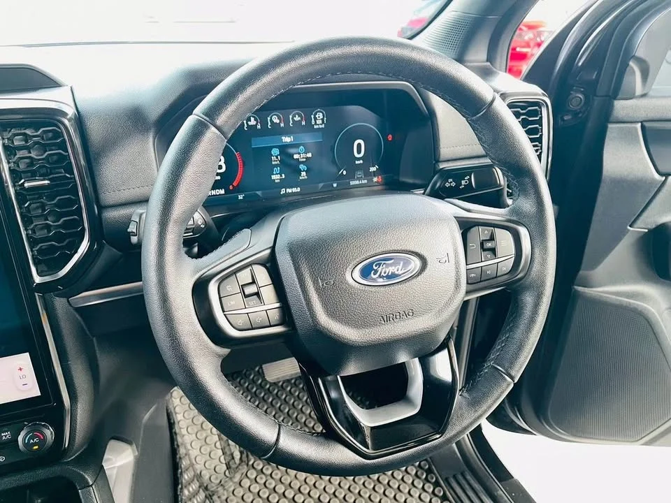 2023 Ford Everest III 2