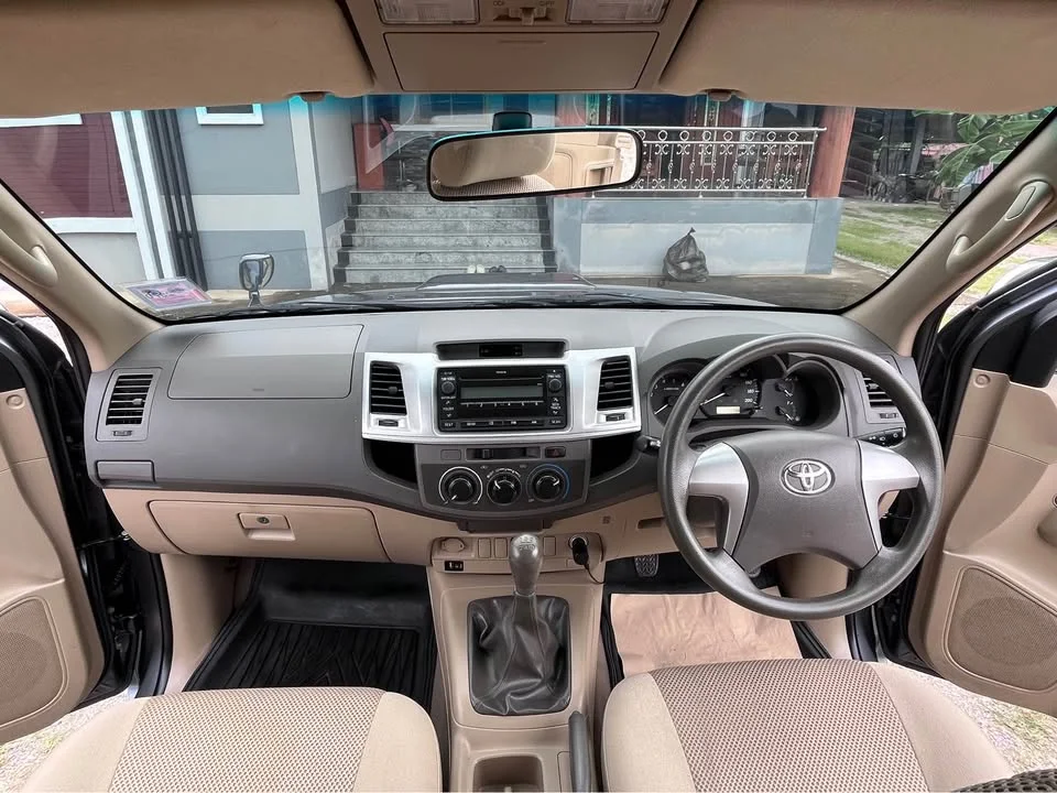 2013 Toyota Hilux VII 2