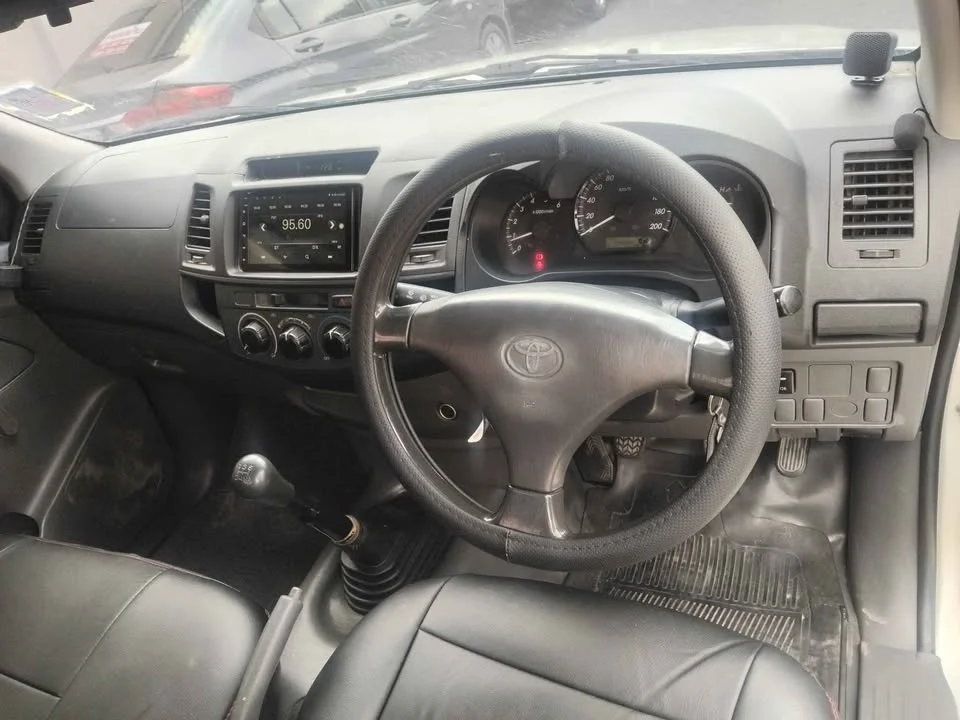 2011 Toyota Hilux VII 2