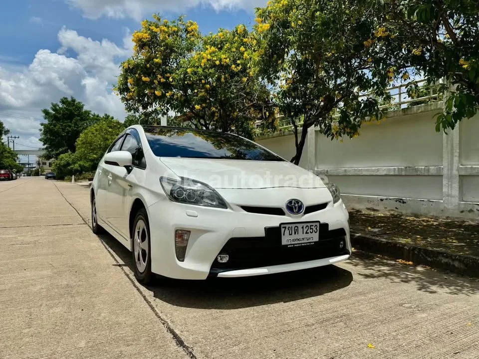 2013 Toyota Prius III 3
